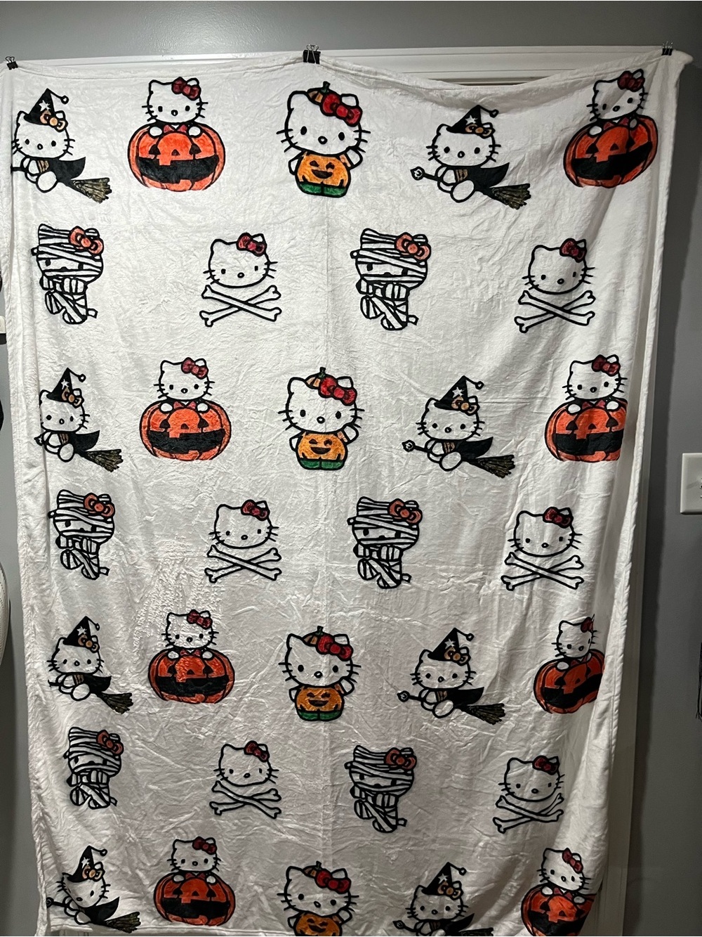 Hello Kitty Halloween Blanket - White, Orange, Black & Pink 50x70